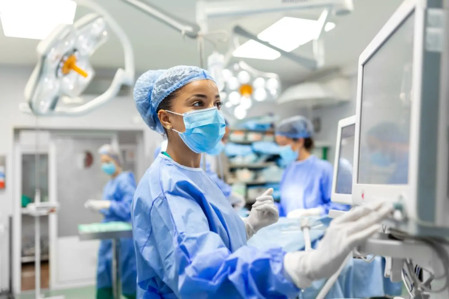 Anesthesist die in de operatiekamer werkt